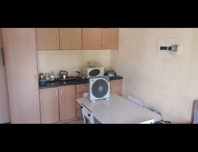 2 BEDROOM FLAT SOLD IN ELANDSHEUWEL